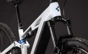 Elektrokolo Cube Stereo Hybrid ONE44 HPC Pro 800 metallicwhite´n´blue 2027