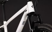 Horské kolo Cube Aim ONE metallicwhite´n´black 2027