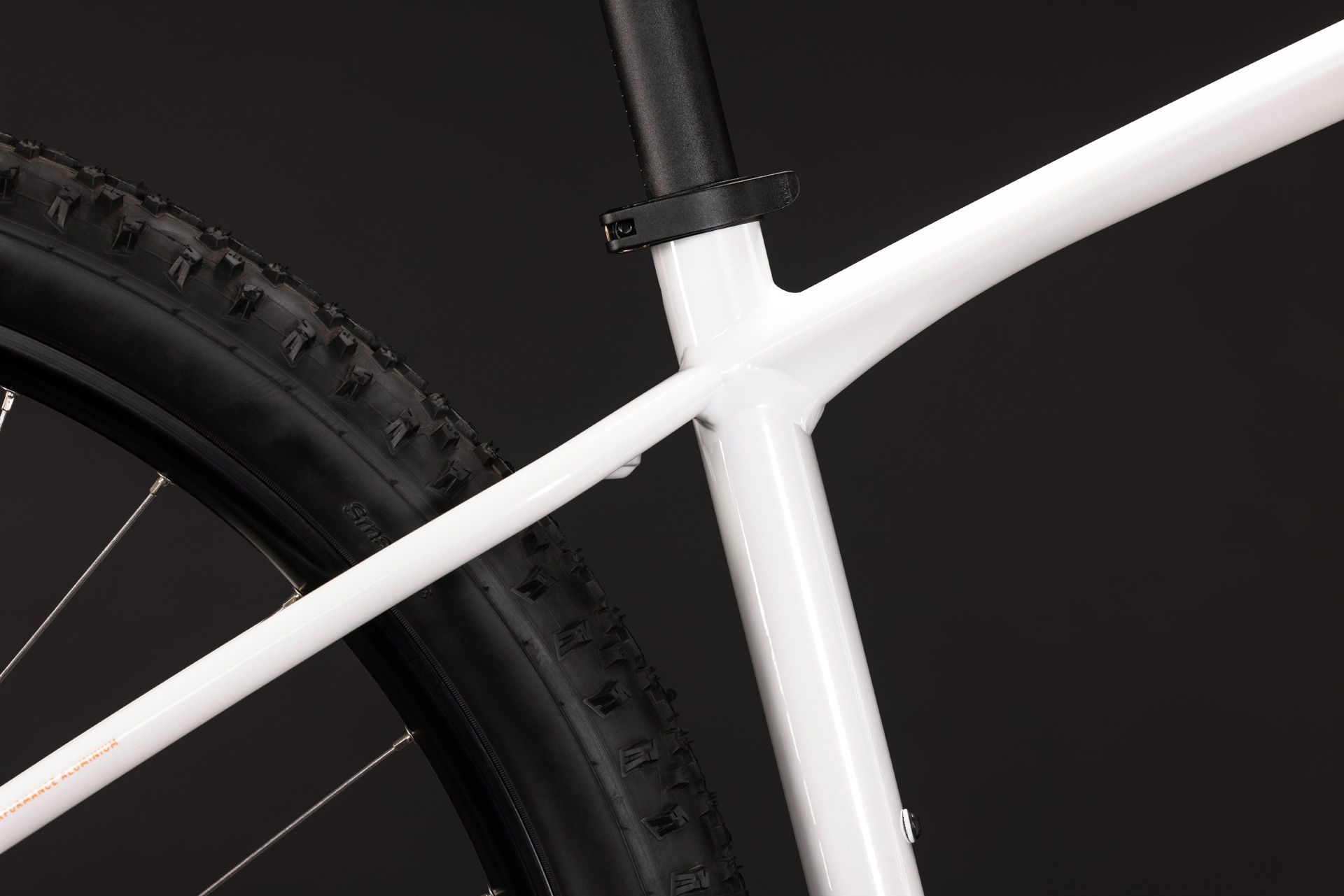 Horské kolo Cube Aim ONE metallicwhite´n´black 2027