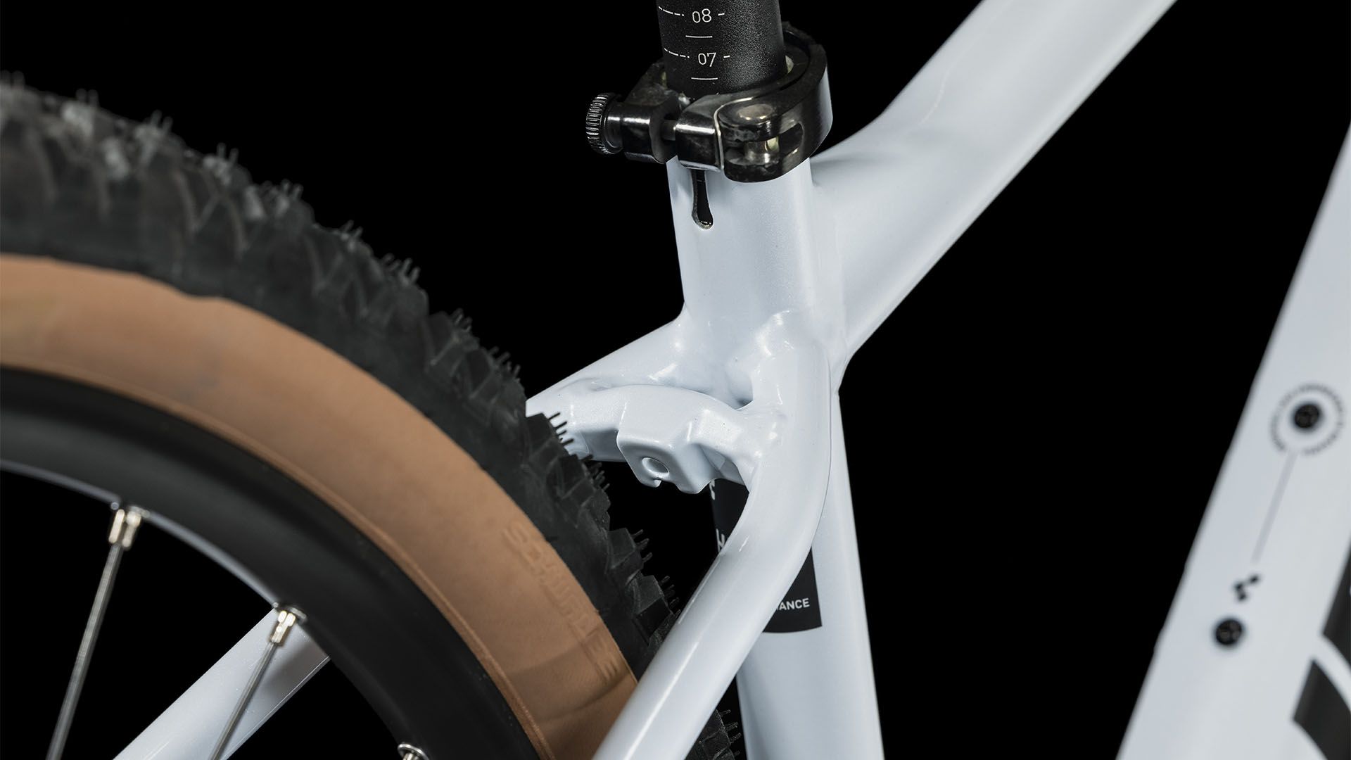 Horské kolo Cube Aim SLX white´n´blue´n´red 2024