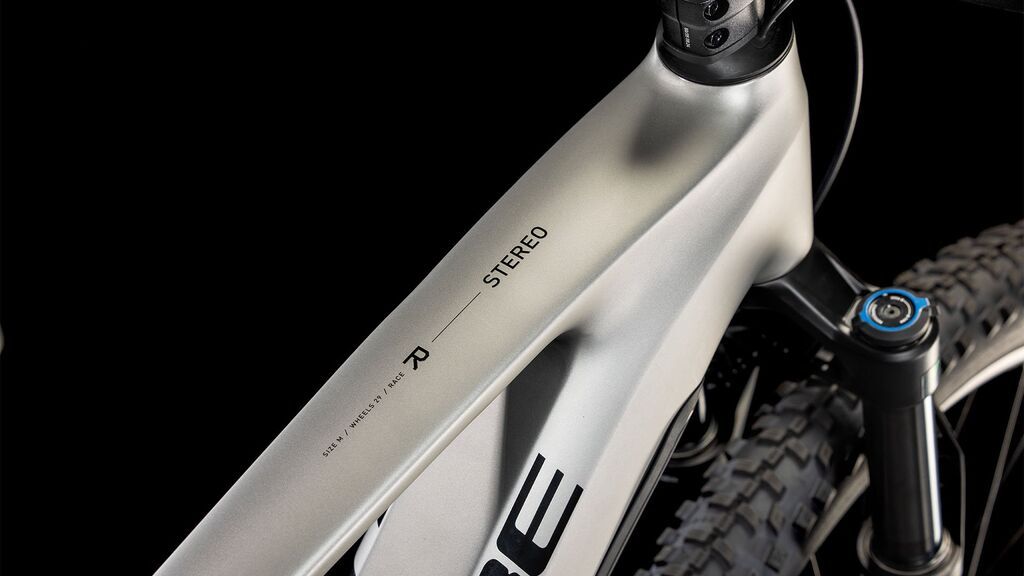 Celoodpružené elektrokolo CUBE Stereo Hybrid ONE22 Race 800 silver´n´black 2025