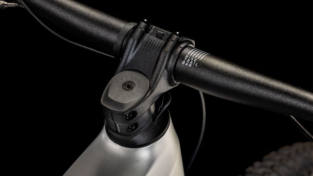 Celoodpružené elektrokolo CUBE Stereo Hybrid ONE22 Race 800 silver´n´black 2025