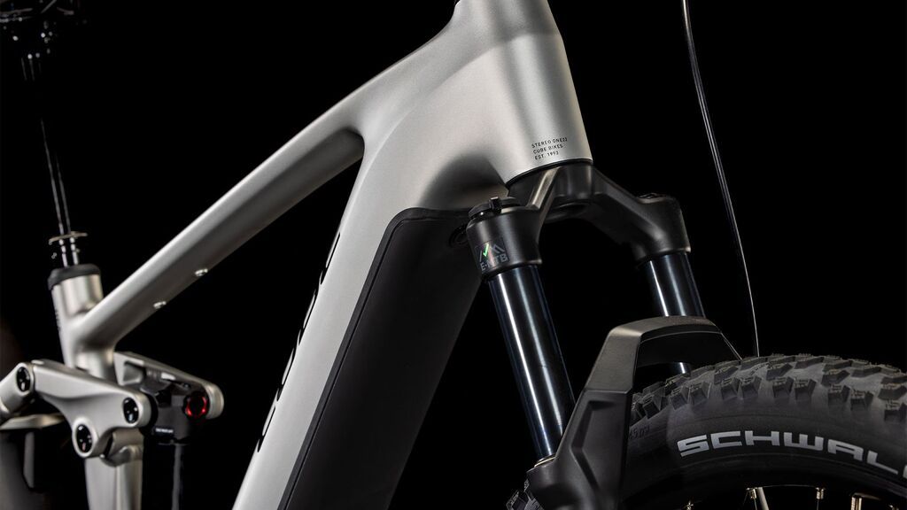 Celoodpružené elektrokolo CUBE Stereo Hybrid ONE22 Race 800 silver´n´black 2025