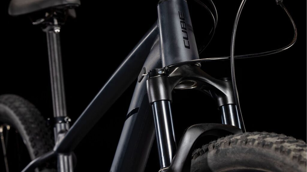 Horské kolo CUBE Attention SLX blackmetal´n´black 2025