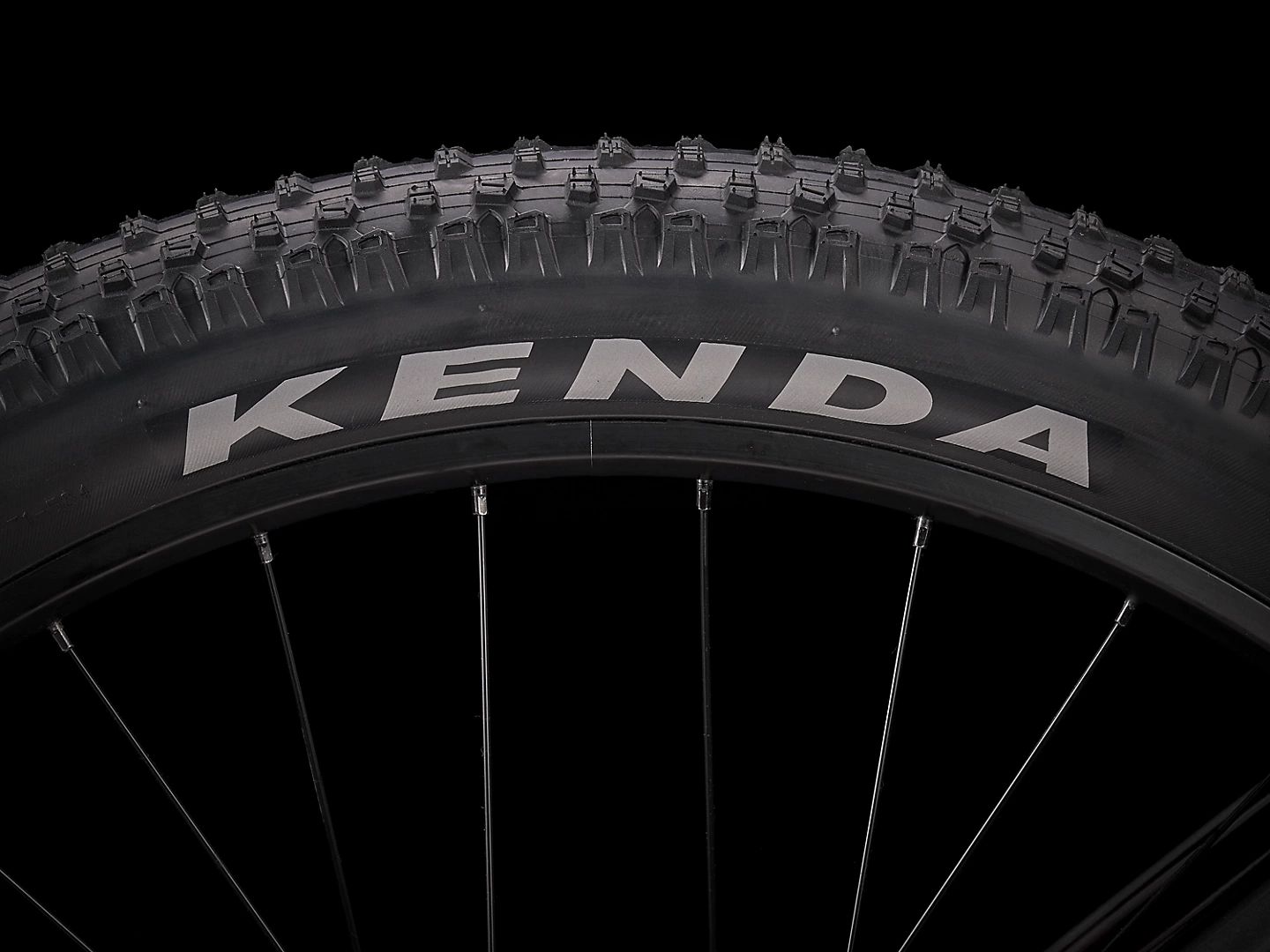 Horské kolo TREK Roscoe 6 27,5+ Lithium Grey/Cobra Blood 